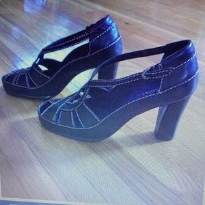 Aerosoles Brown leather open toe shoes ~ Size 6